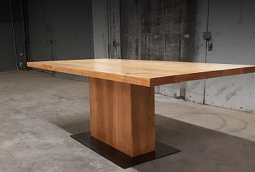 Кухонный стол из массива ореха