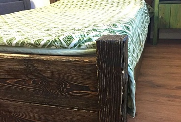 Односпальная кровать из массива сосны