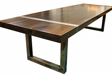 Большой стол из массива ореха с металлическими вставками